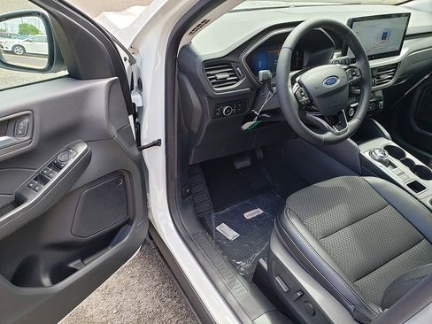 New 2024 Ford Escape SE image 9