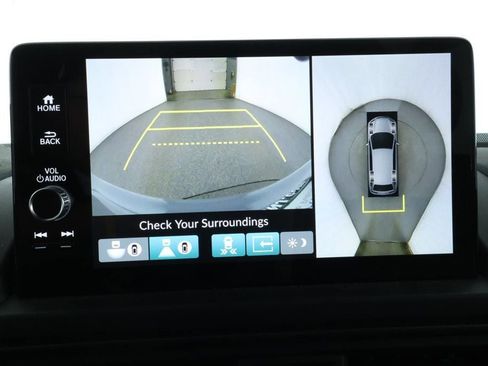 Used 2025 Honda Pilot TrailSport image 17