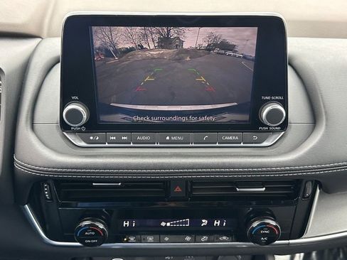 Used 2023 Nissan Rogue SV image 34