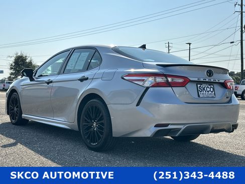 Used 2020 Toyota Camry SE image 3