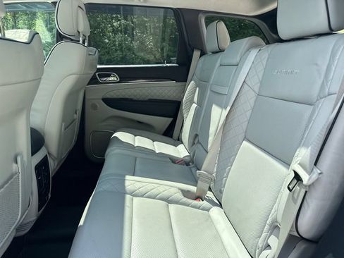 Used 2020 Jeep Grand Cherokee Summit AWD/4WD image 17