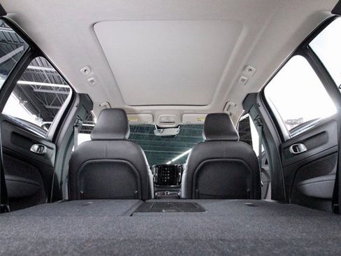 Certified 2025 Volvo XC40 B5 Plus image 38