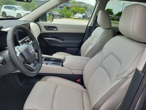 New 2026 Nissan Pathfinder SL FWD image 8