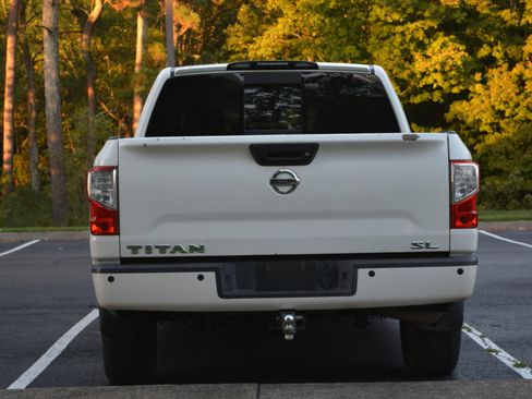 Used 2017 Nissan Titan SL image 6