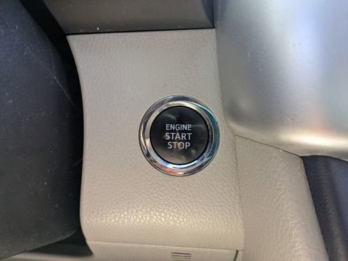Used 2019 Toyota Highlander XLE AWD/4WD image 30