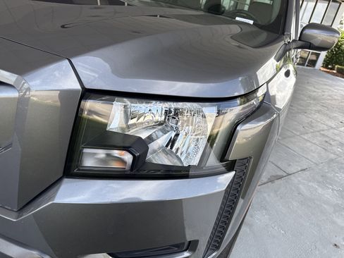 Used 2022 Nissan Frontier SV w/ Technology Package RWD image 6