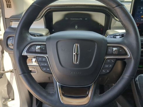 Used 2022 Lincoln Nautilus FWD w/ Premium Package image 13