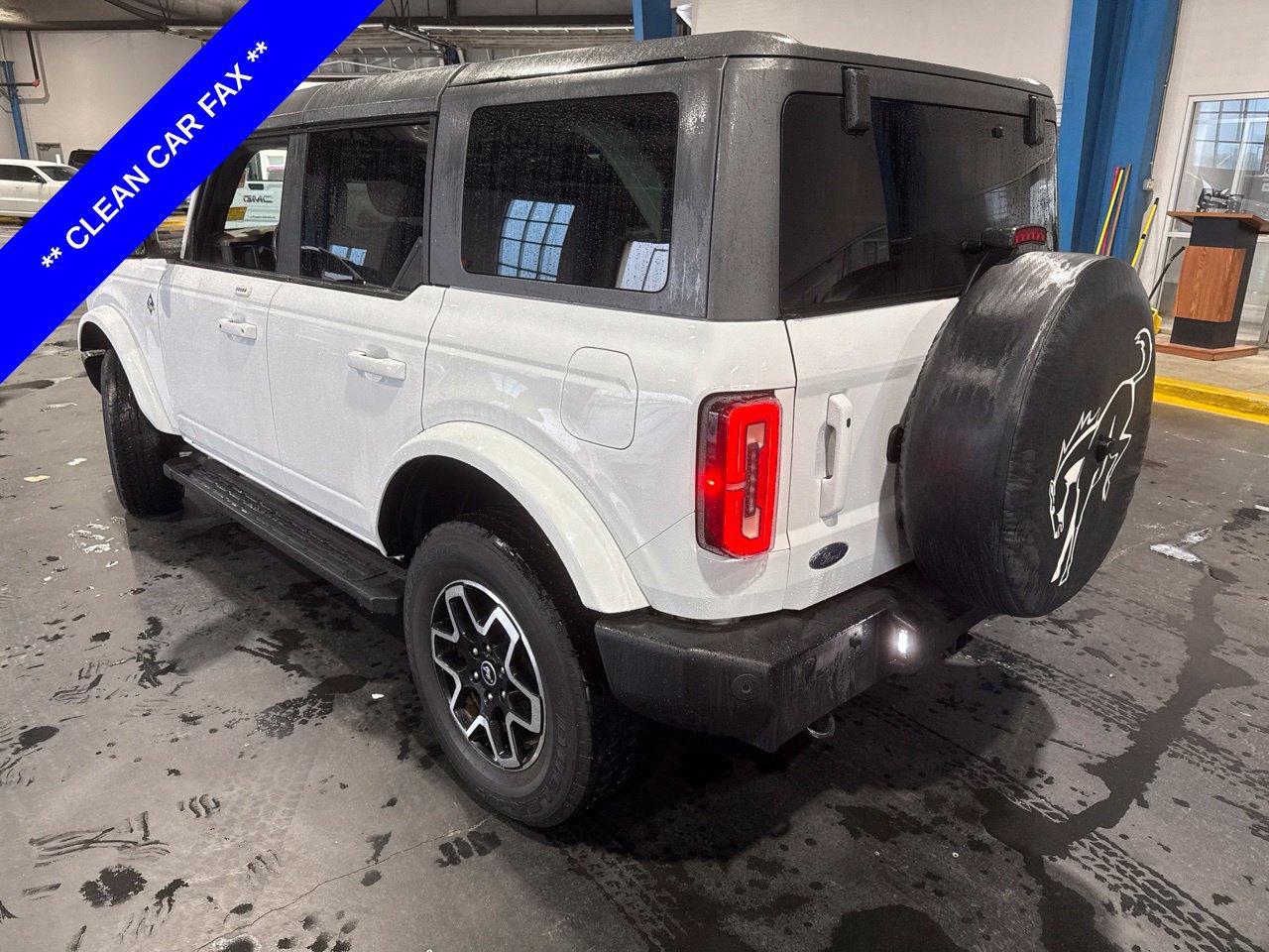 Used 2023 Ford Bronco Outer Banks AWD/4WD image 9