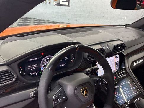 Used 2021 Lamborghini Urus AWD/4WD image 25