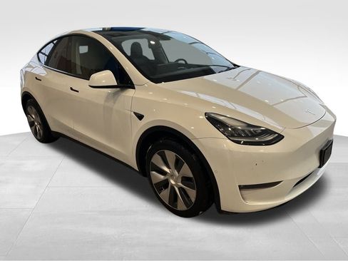 Used 2021 Tesla Model Y Long Range image 7