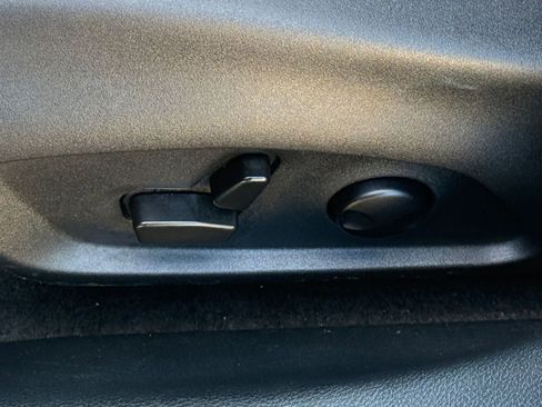 Used 2025 Jeep Compass Limited image 23