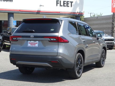 New 2026 Toyota Grand Highlander Platinum AWD/4WD image 5