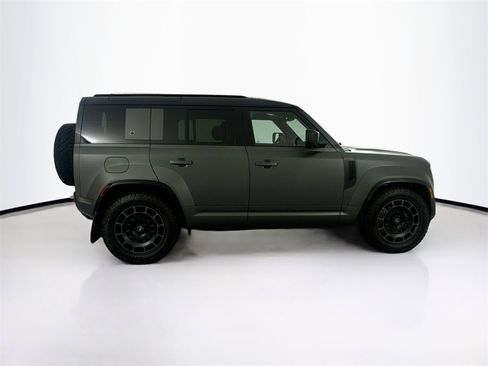 Used 2025 Land Rover Defender 110 image 4