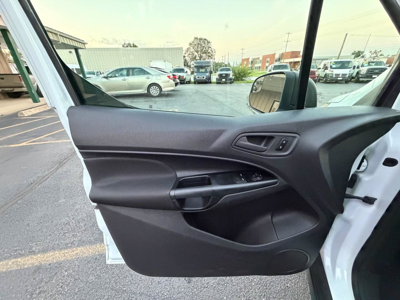 Used 2017 Ford Transit Connect XL FWD image 17