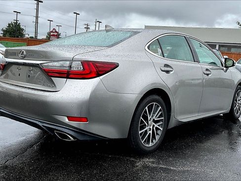 Used 2016 Lexus ES 350 w/ Luxury Package w/Wood Trim FWD image 6