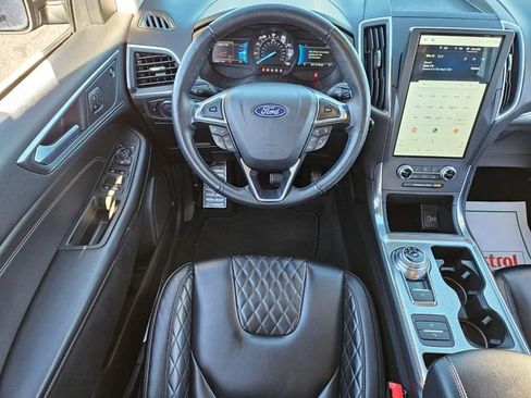 Used 2024 Ford Edge Titanium image 11
