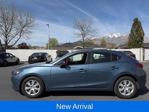 Used 2016 MAZDA MAZDA3 i Sport image 3