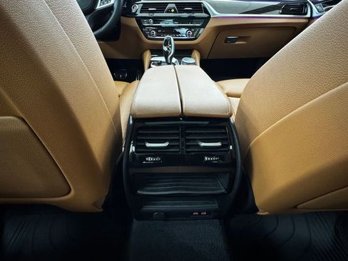 Used 2022 BMW 530i xDrive w/ M Sport Package image 32