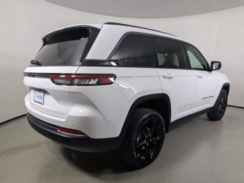 New 2026 Jeep Grand Cherokee Limited w/ Limited Altitude Package RWD image 8