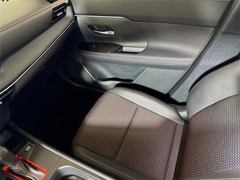 Used 2025 Nissan Kicks SR image 19