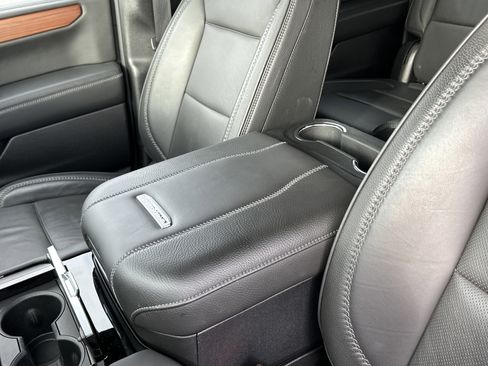 Used 2025 GMC Yukon XL Denali image 17