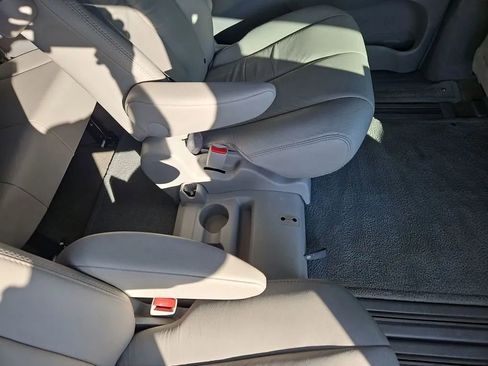 Used 2011 Toyota Sienna XLE image 21