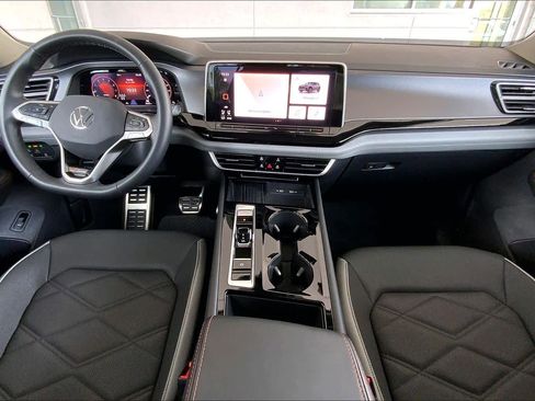 Used 2025 Volkswagen Atlas Peak Edition SE image 16