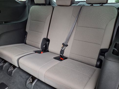 Used 2025 Chevrolet Traverse LT w/ Driver Confidence Package FWD image 11