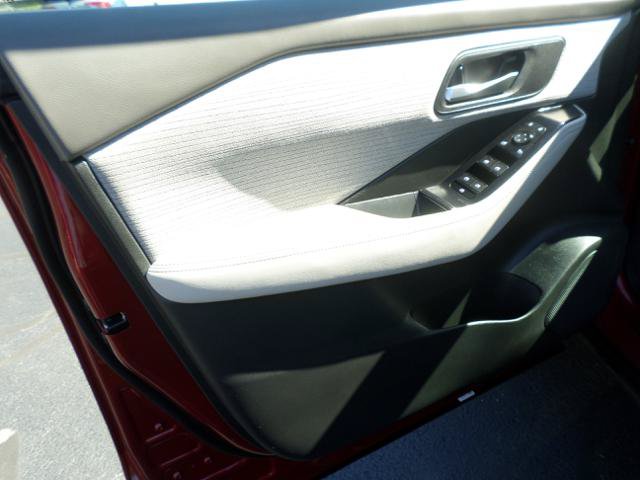 Used 2023 Nissan Rogue SV AWD/4WD image 31