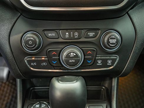 Used 2020 Jeep Cherokee Trailhawk w/ Cold Weather Group AWD/4WD image 27