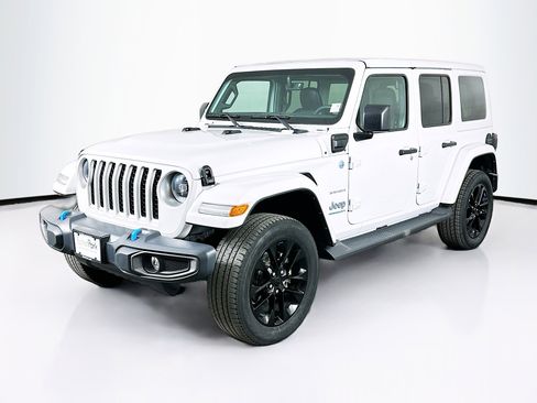 Used 2023 Jeep Wrangler Sahara image 3