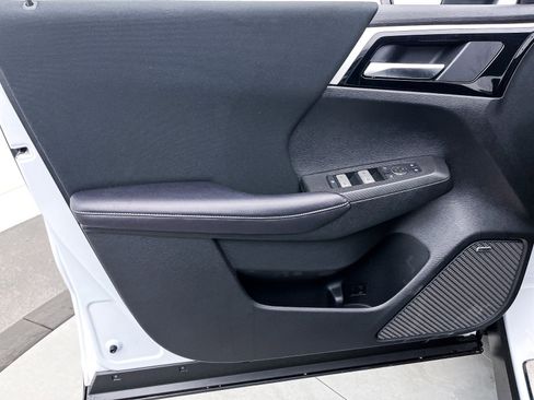 New 2025 Mitsubishi Outlander ES image 9