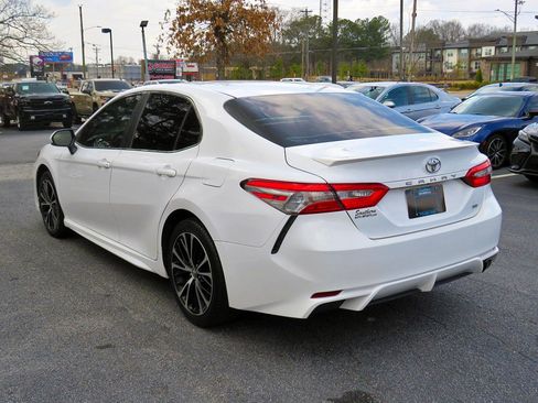 Used 2018 Toyota Camry SE image 9
