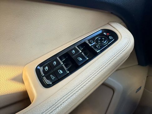 Used 2018 Porsche Macan S image 40