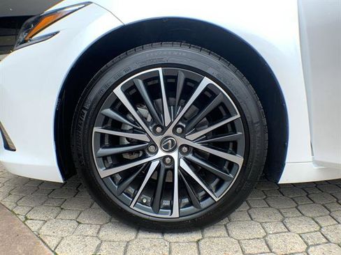 Certified 2025 Lexus ES 350 w/ Premium Package image 10