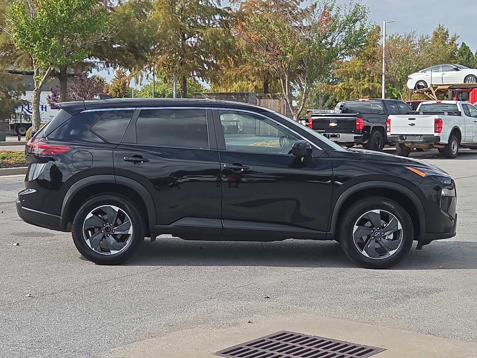 Used 2025 Nissan Rogue SV AWD/4WD image 6