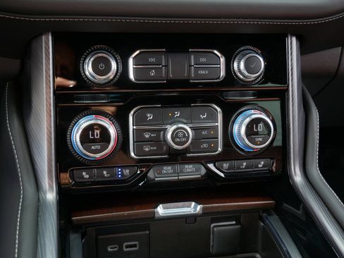 Used 2023 GMC Yukon Denali Ultimate AWD/4WD image 25