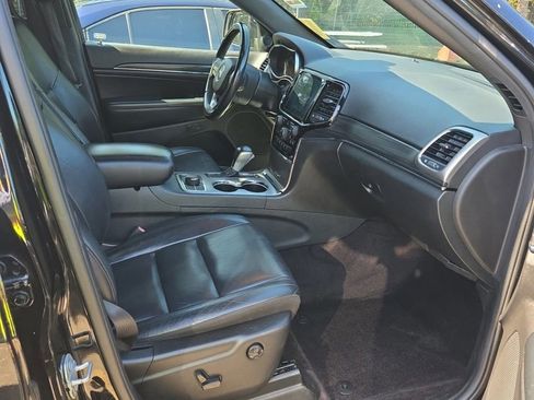 Used 2019 Jeep Grand Cherokee Limited AWD/4WD image 17