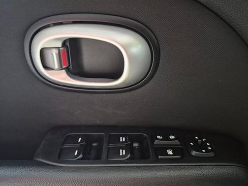 Used 2014 Kia Soul FWD image 15