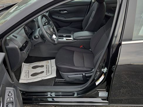 Used 2025 Nissan Sentra SV image 4