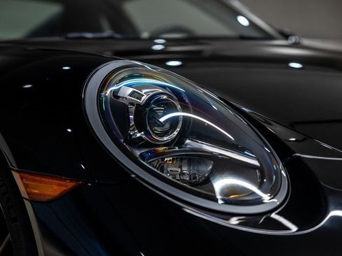 Used 2018 Porsche 911 Carrera image 10