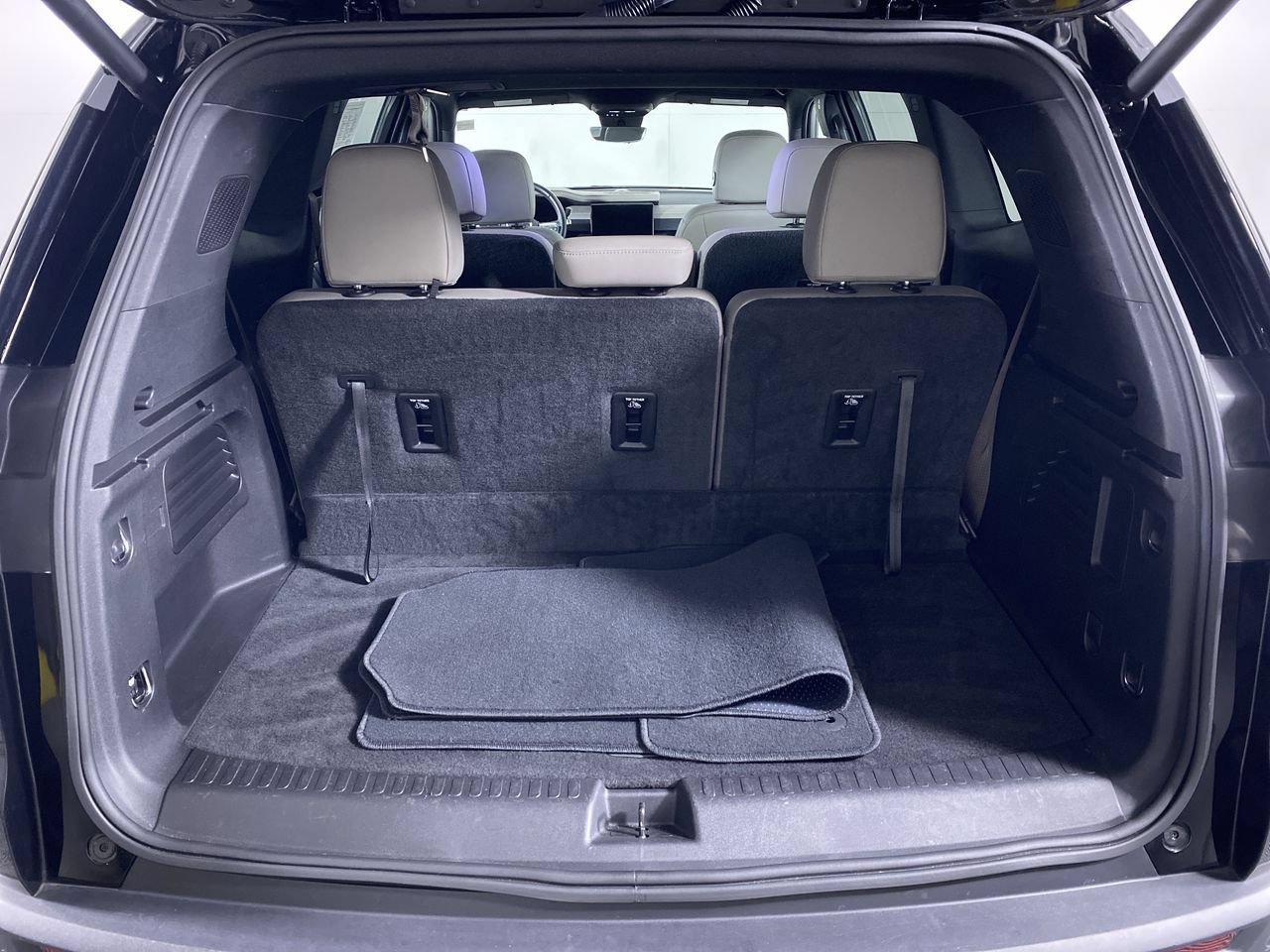 Certified 2026 GMC Acadia Elevation w/ Elevation Premium Package FWD image 15