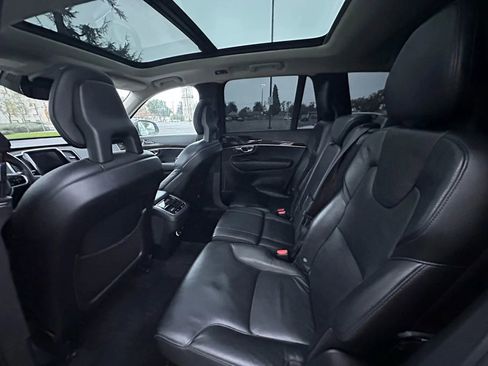 Used 2018 Volvo XC90 T6 Momentum w/ Convenience Package image 9