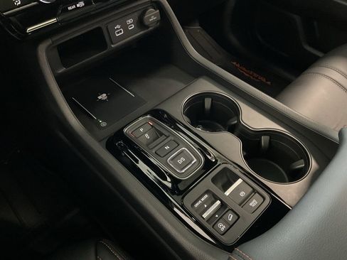 Used 2025 Honda Pilot TrailSport image 17