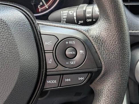 Used 2025 Toyota RAV4 XLE AWD/4WD image 24