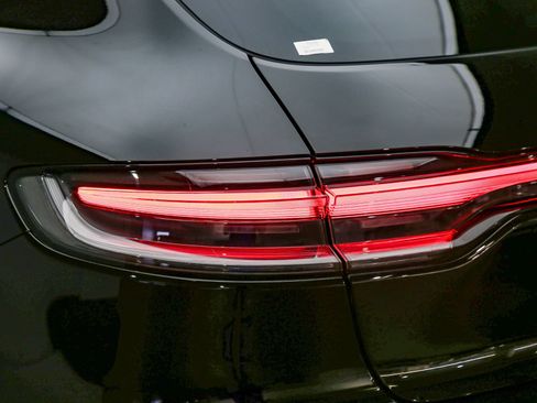 Certified 2026 Porsche Macan AWD/4WD image 15