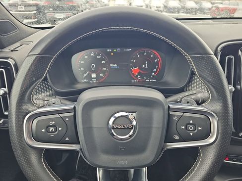 Used 2019 Volvo XC40 T5 R-Design image 28