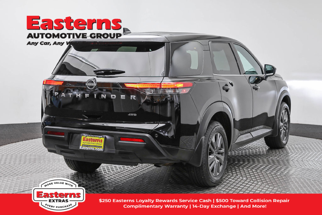 Used 2024 Nissan Pathfinder S AWD/4WD image 6