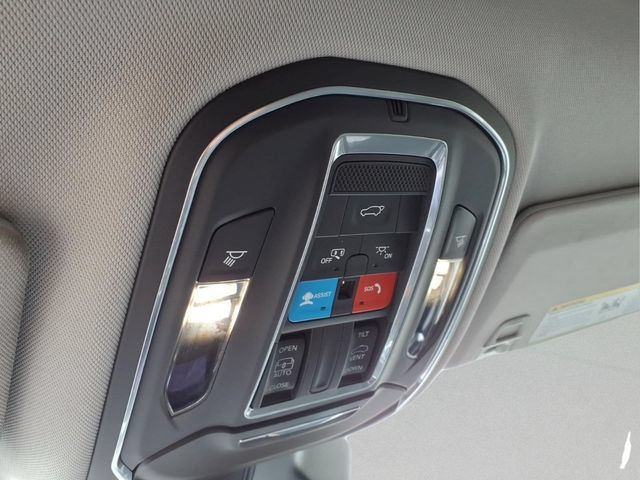 Used 2023 Jeep Grand Cherokee Laredo w/ Luxury Tech Group I AWD/4WD image 27