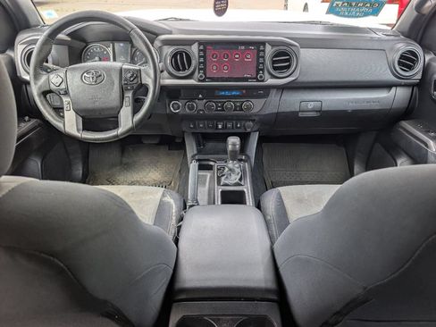 Used 2021 Toyota Tacoma TRD Off-Road w/ Technology Package AWD/4WD image 17
